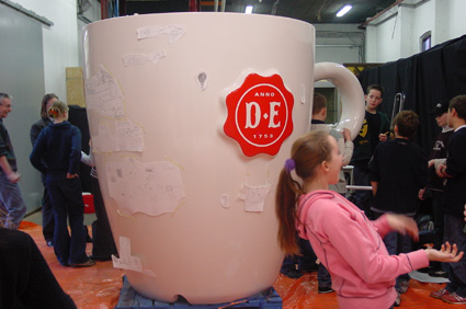 Het ontwerp voor de mok van D.E is klaar
